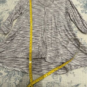 Max Studio tunic size M in gray and white striated effect. EUC.